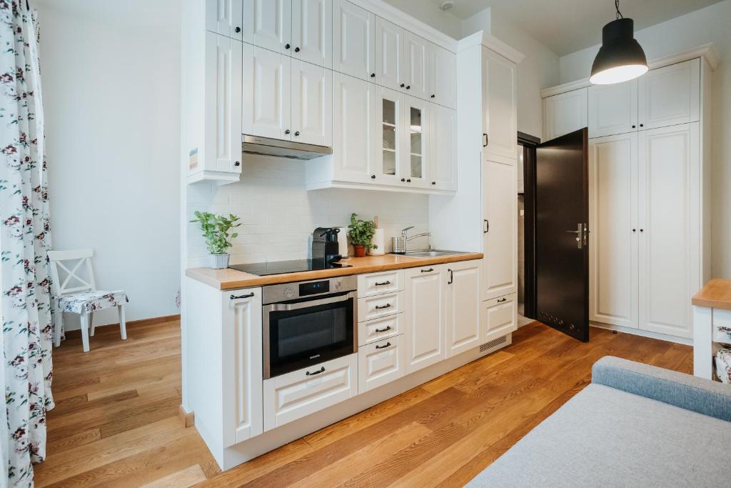 Sight Main Square & Main Train Station & Planty, Krakov