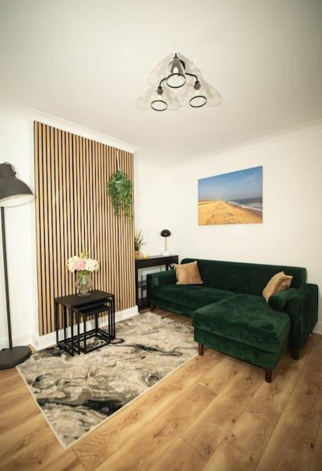 Spacious - Sleeps 5 - Garden - Close To Sea, Gorleston-on-Sea