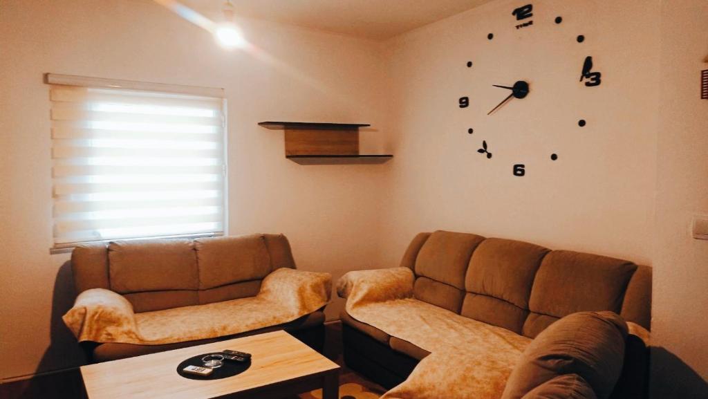 Bgd apartman, Kavač