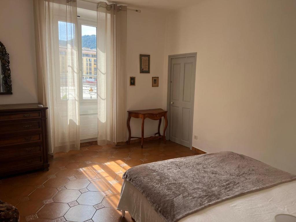 Le Laetitia - appartement de charme dans la vieille ville avec vue mer - 3