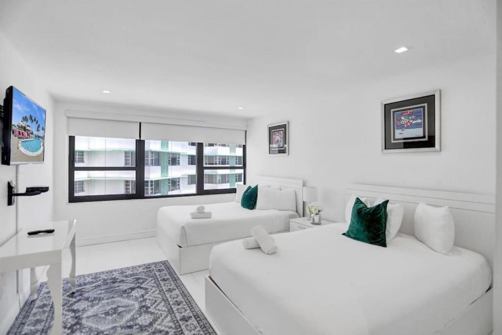 High floor 2BD with beach service 1616, Miami Beach