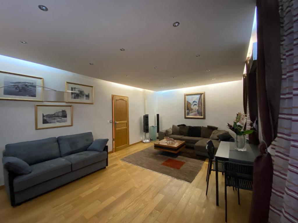 Tamax, Issy-les-Moulineaux