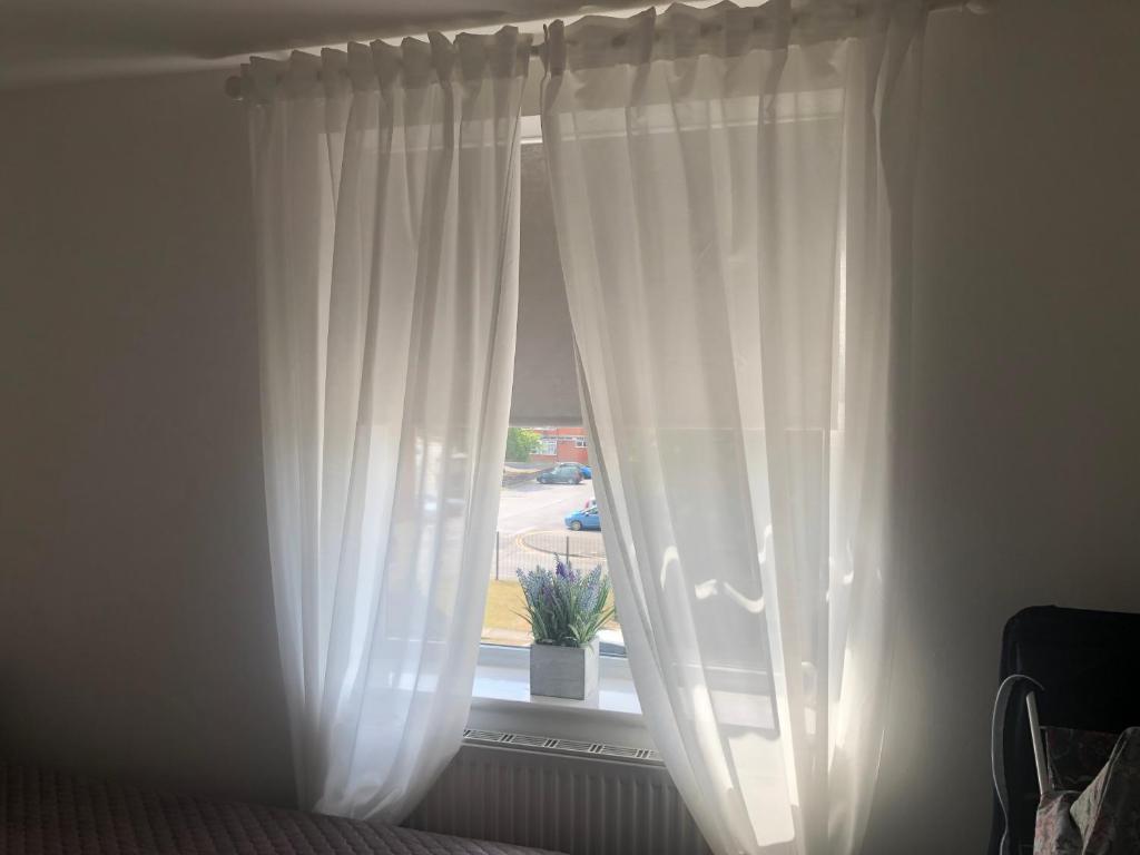 Basildon, private room in a flat, Basildon