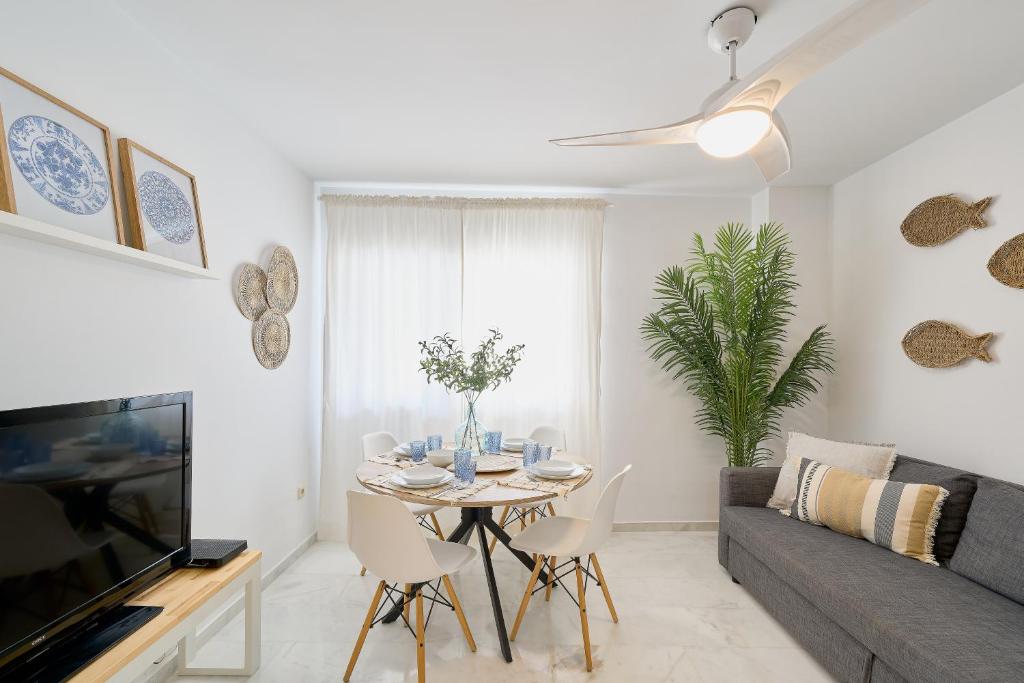 Fuengirola Beach Apartment by Stay Belonio - 3