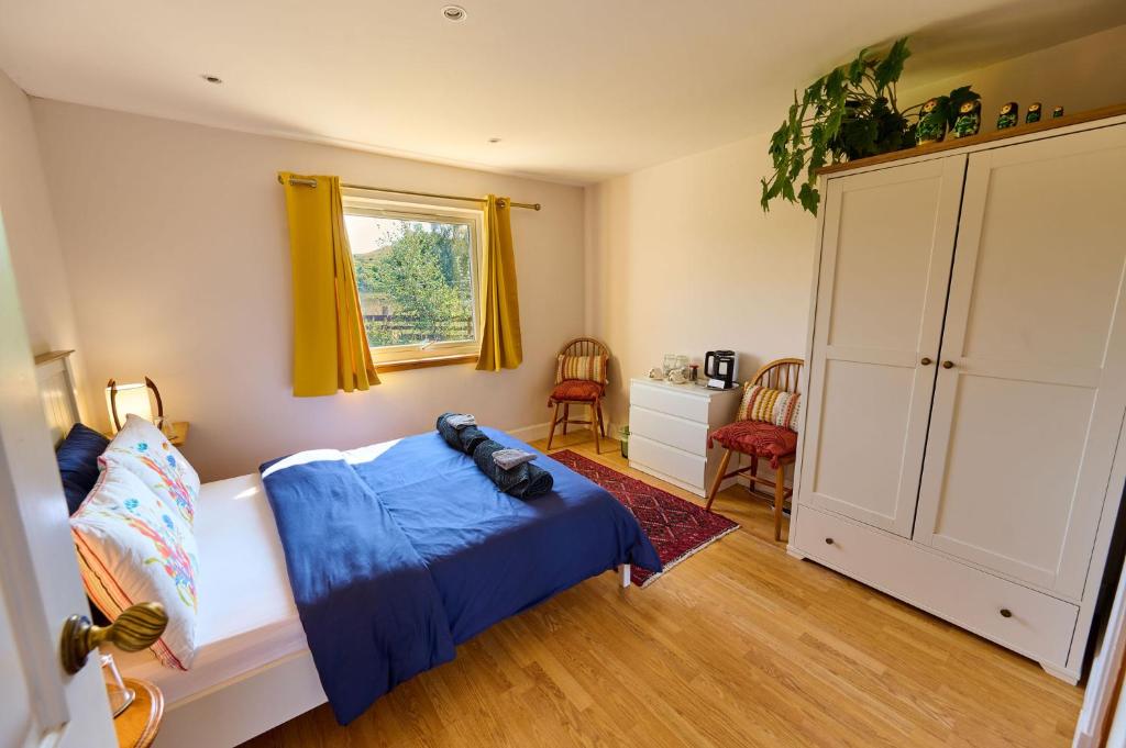 The Oyster Shell, Connel