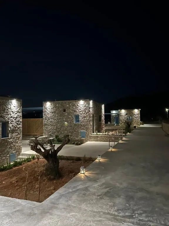 Filotimia, hotel in Skhoinoussa