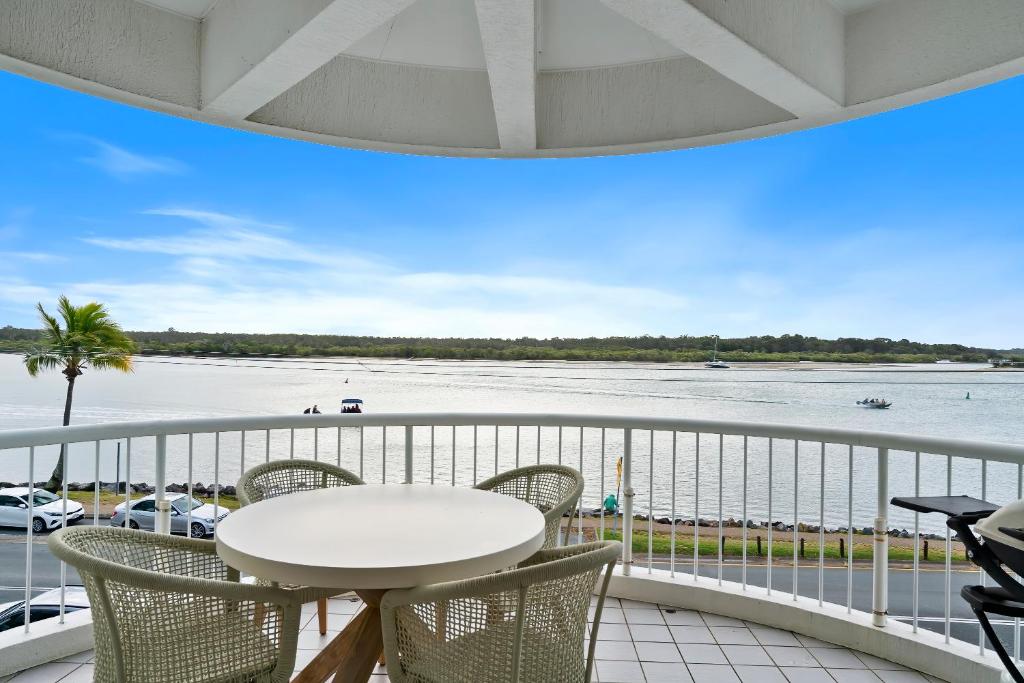 HOWARD ST Panoramic River and Ocean Views - Penthouse -Rooftop, Noosaville
