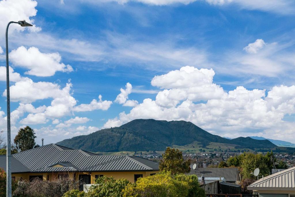 Getaway on Grove - Lake Taupo Holiday Home, Taupo