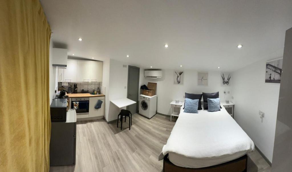 Cosy, self-contained guest house, Thornton Heath