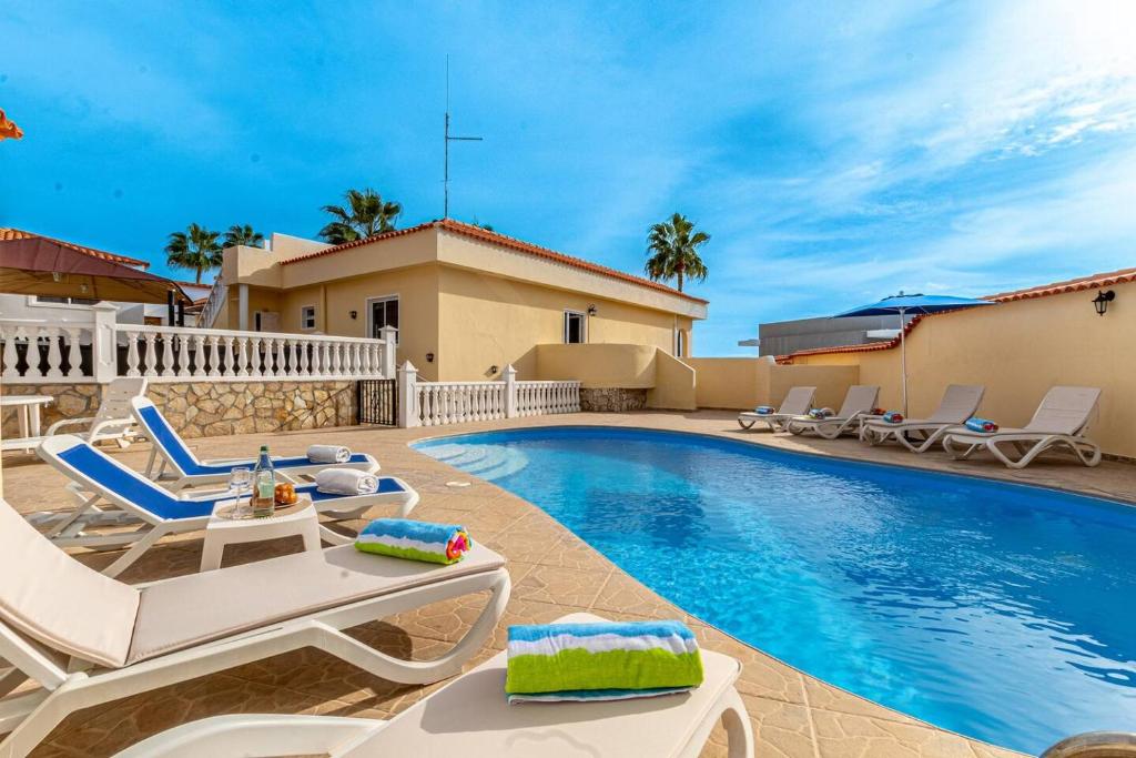 Villa Victoria With Heated Pool, Callao Salvaje