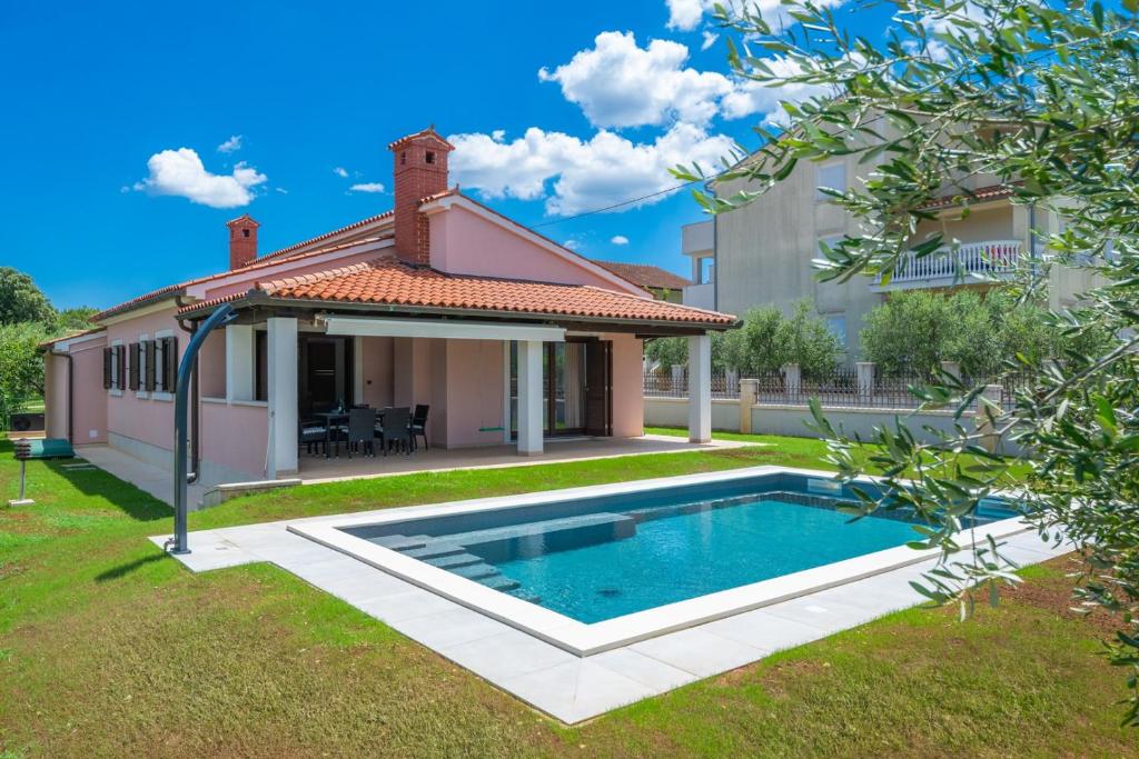 Olive tree oasis with heated pool, Štinjan