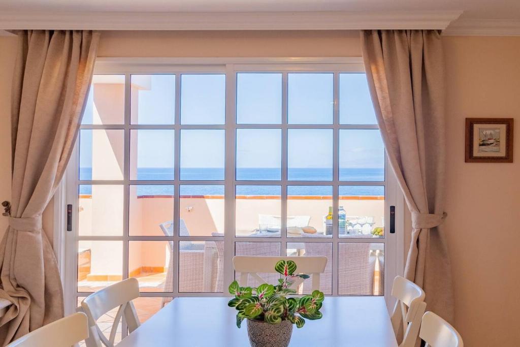 Penthouse Apt with Jacuzzi by Dream Homes Tenerife - 4