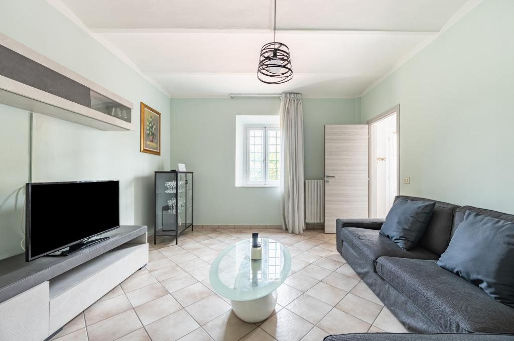 GuestHost - Irene Holiday Home with Patio and Parking - 2