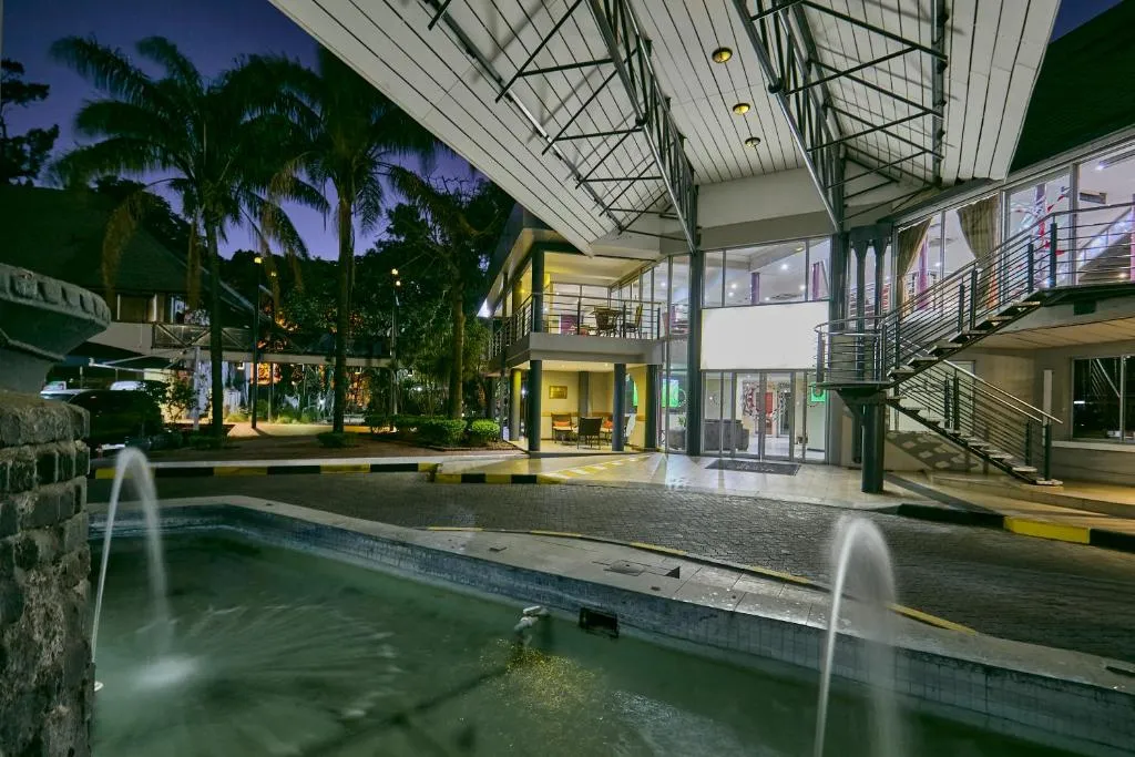 Cresta Thapama Hotel, hotel in Francistown