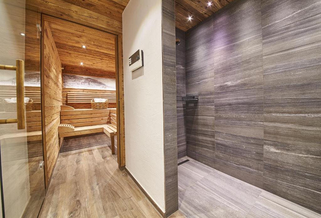 Shower, Panorama Chalets in Saalbach