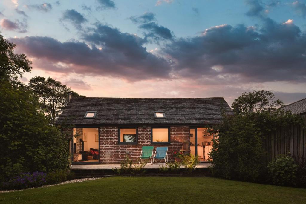 The Red Barn, Holsworthy