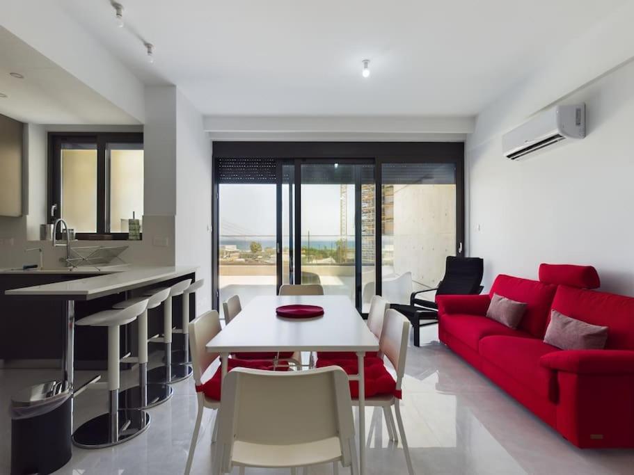 Modern Apart only Steps from Beach, Larnaka