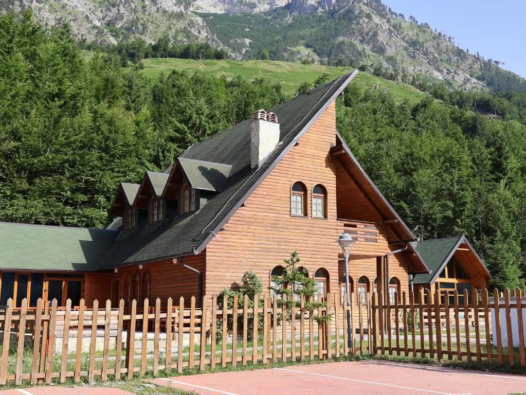MIK Hotel Valbona, hotel in Valbonë