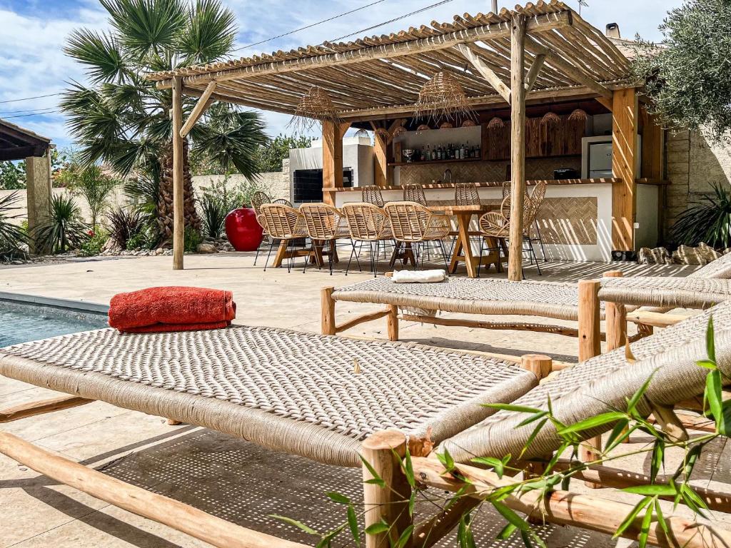 Charmante villa avec piscine chauffée, proximité des plages - 1