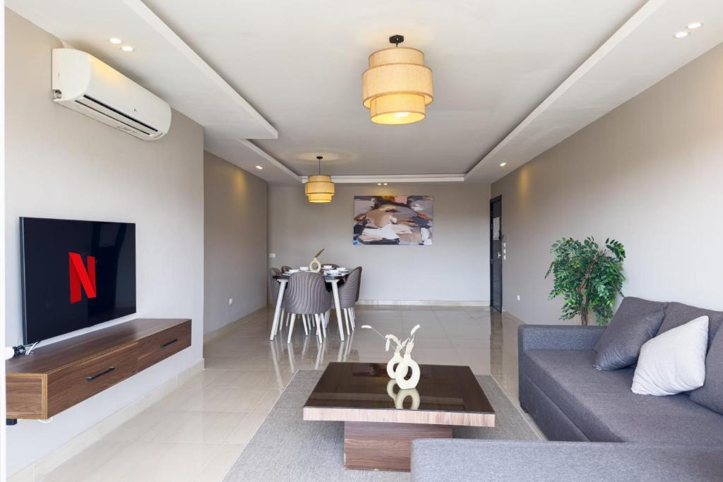 Flattering 2BDR - 5 min to Airport, Káhira