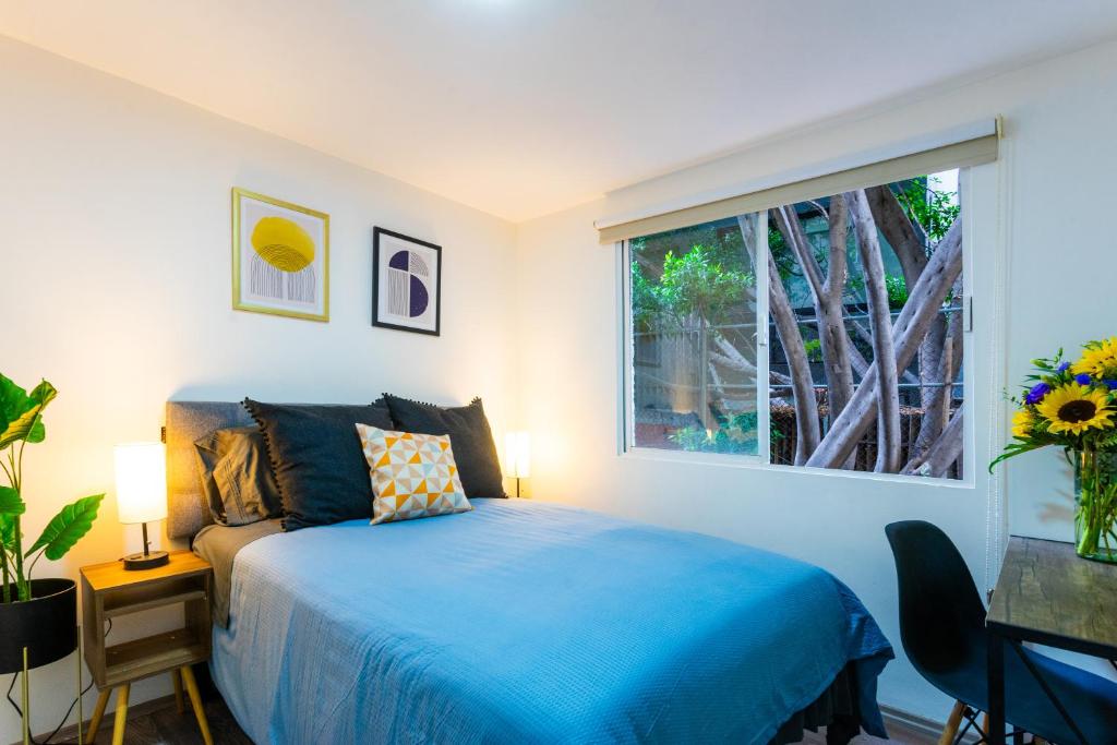 Private Room #1 in a 4 bedroom Guest House in Roma Norte, Mexico City, Mexiko