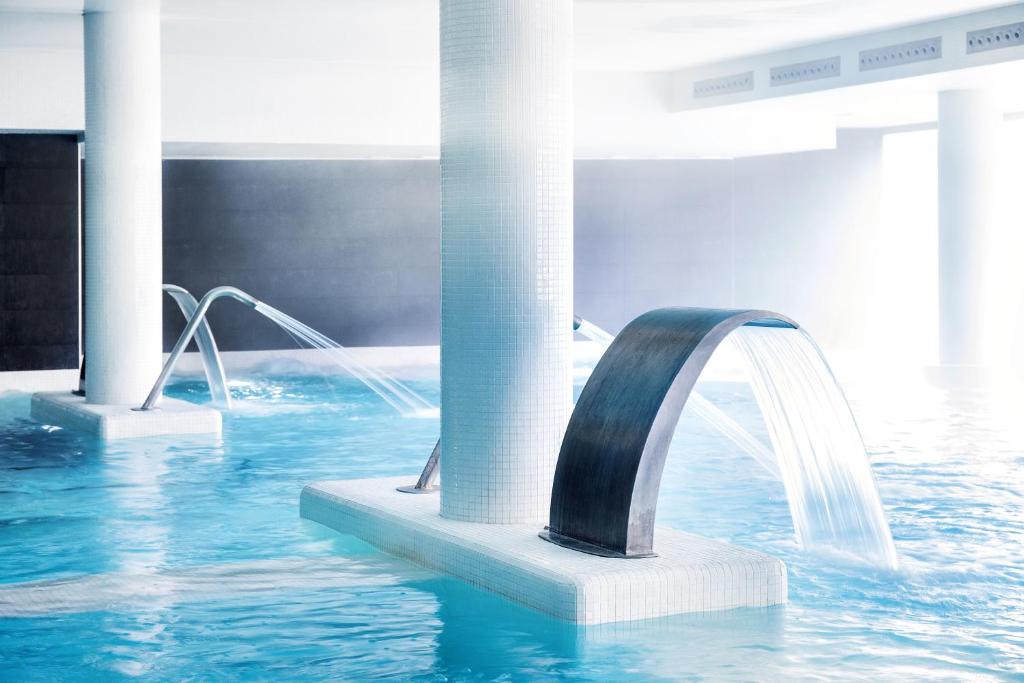 スイミングプール