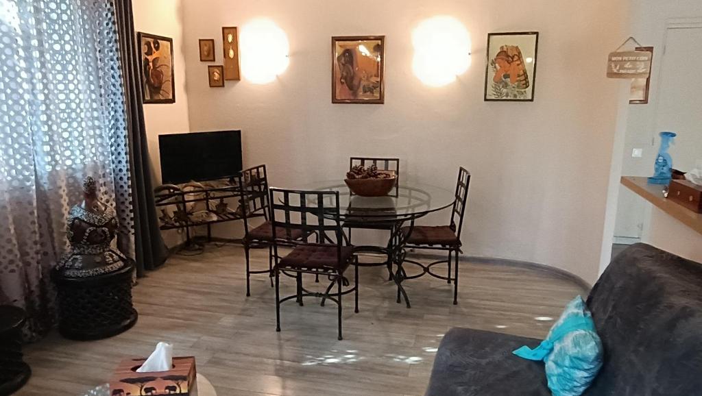 Hébergement indépendant avec parking privé dans villa 6V3APT - 2