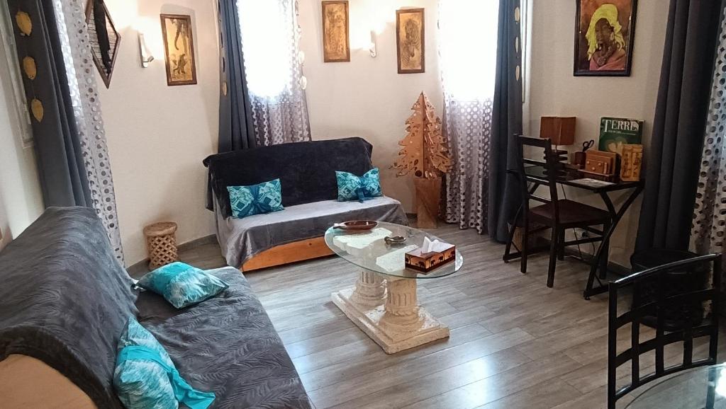 Hébergement indépendant avec parking privé dans villa 6V3APT - 1