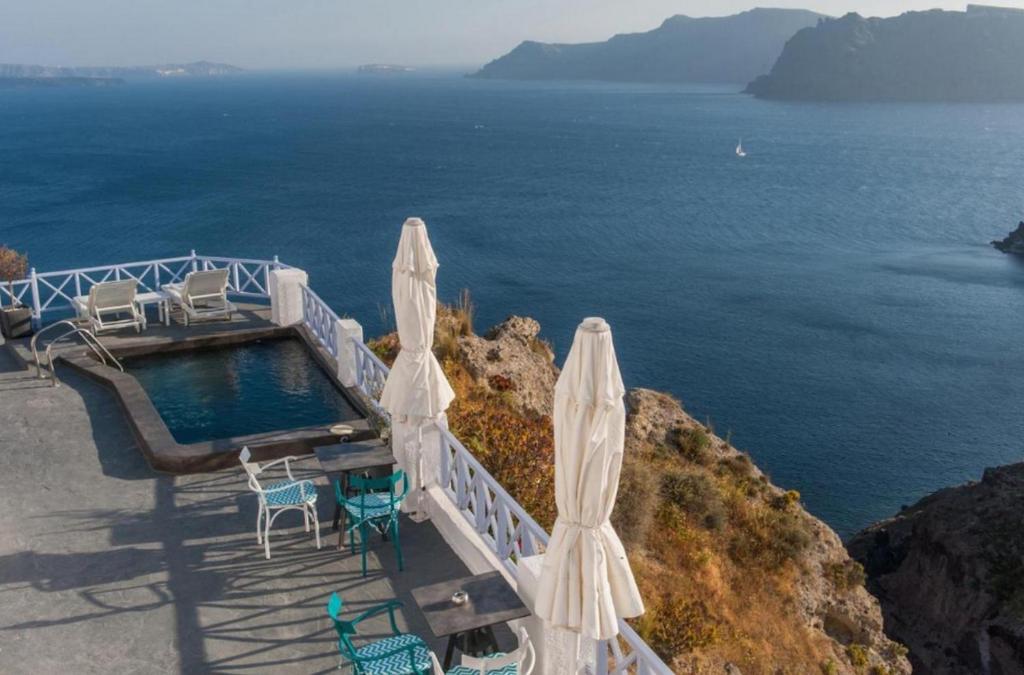 Thrilling Santorini Suite Ragus Suite 1 Bedroom Min Children Age 12 Years Spacious Shared Sun Terrace And Swimming Pool With Breathtaking, Oia