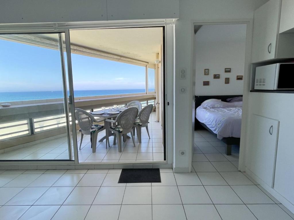 Appartement 2 pièces avec piscine et parking, accès direct plage - FR-1-748-27 - 2