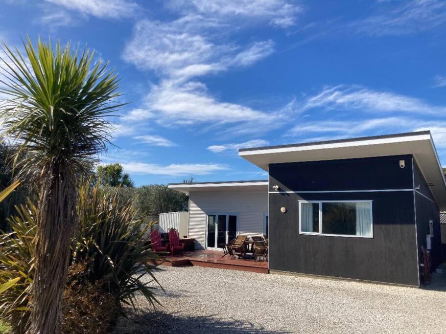 Wright on Jellicoe A modern holiday home Free Bikes, Martinborough 