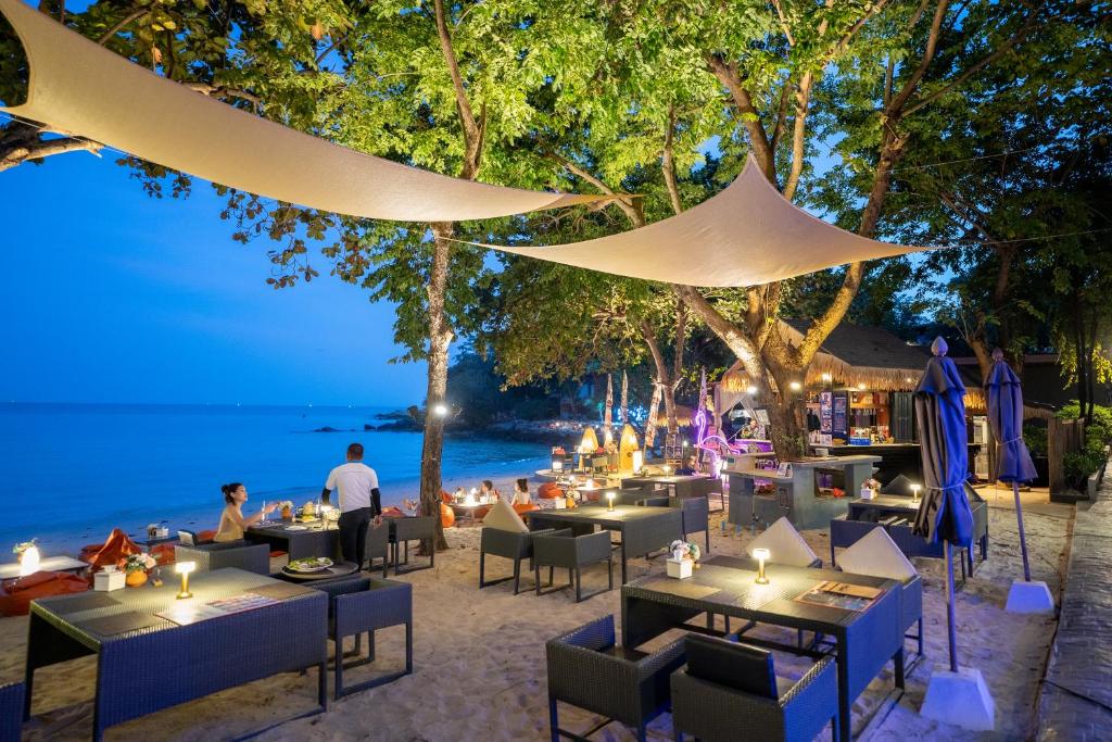 สระว่ายน้ำ