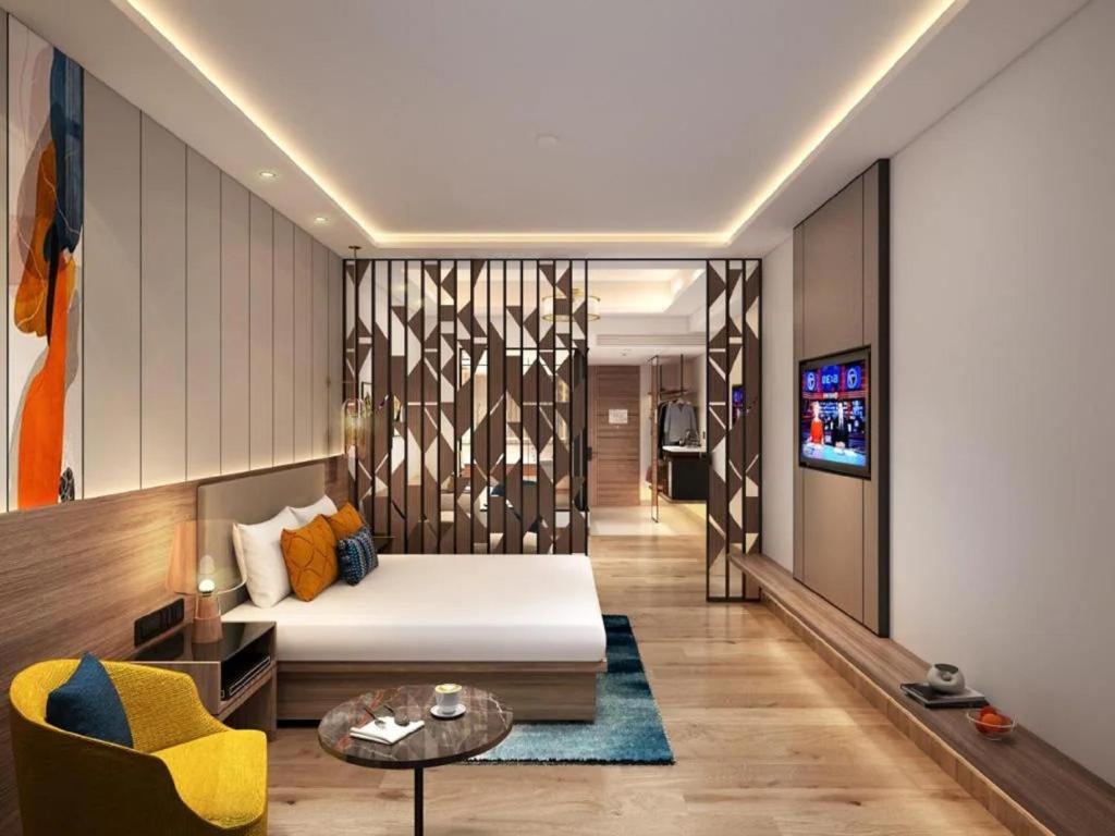 Shared lounge/TV area