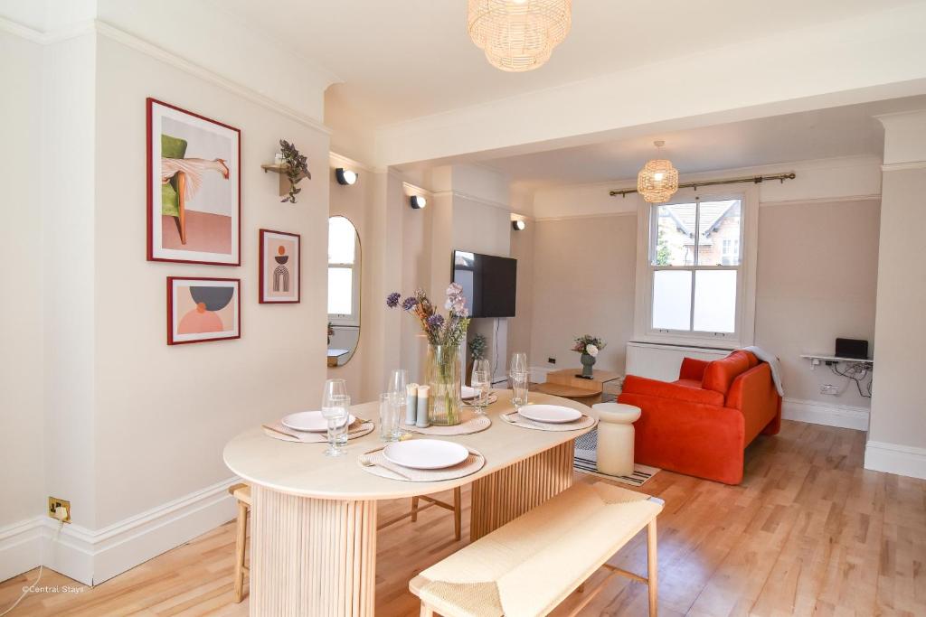 Central Stays - Luxury Central Townhouse - With Free Parking, Chester