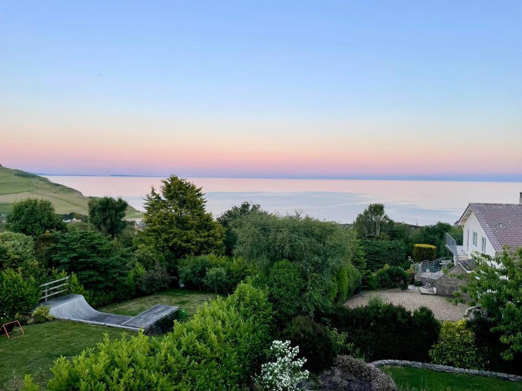 Stunning Charmouth Property with Bay Views photo 5