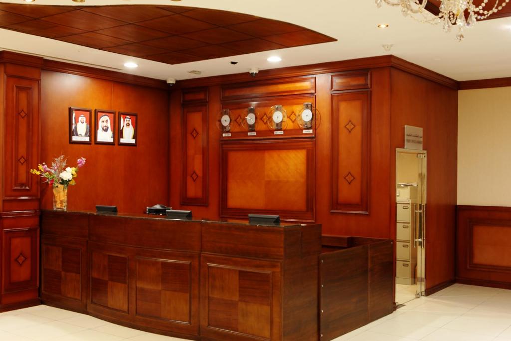 Front desk [24-hour]