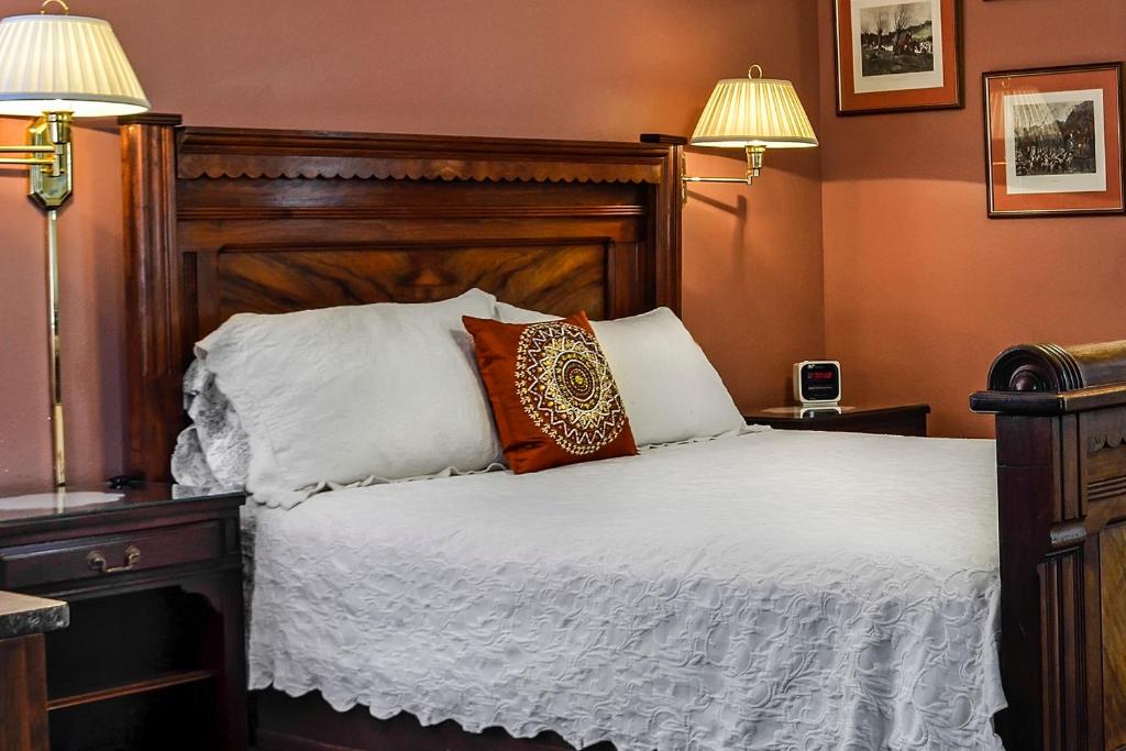 Rose Manor Bed & Breakfast photo