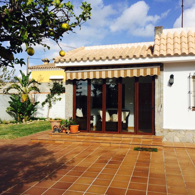 Precioso chalet con jardín en Chiclana - 5