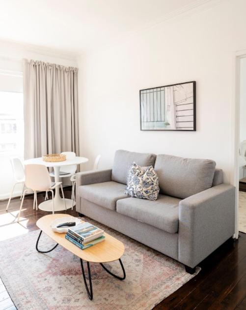 2 Mins to the Beach Modern gem Sleeps 4, Sydney