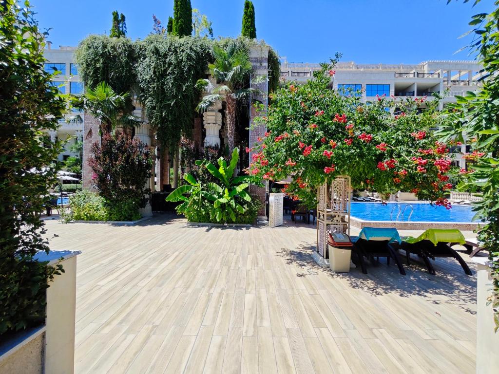 Argisht STUDIO 602, Zlaté písky