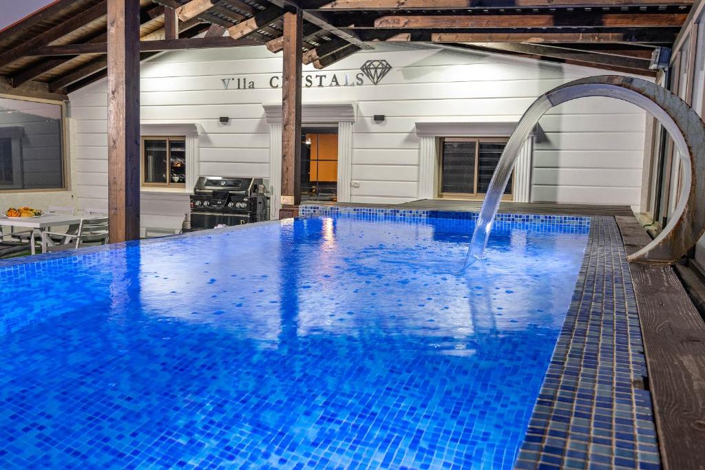 וילה קריסטל - וילות מדהימות עם בריכות פרטיות, ג'קוזי וסאונה, Rama