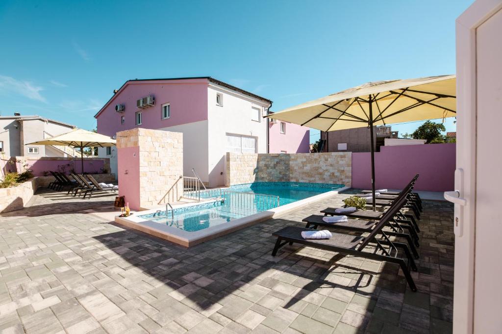 Apartman Laura 2, Vir