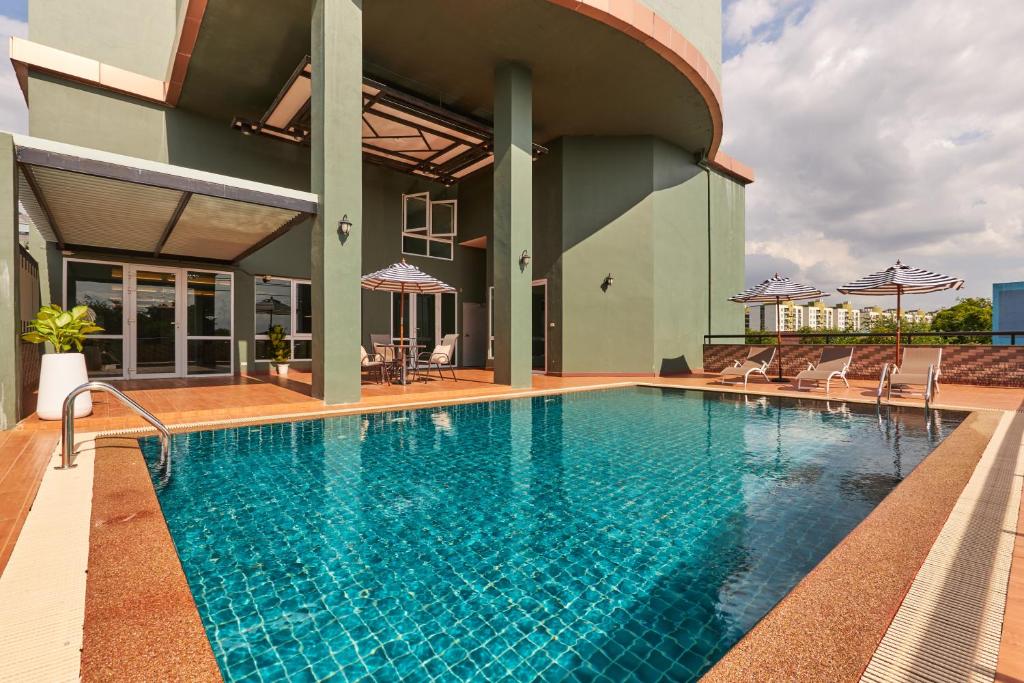 Swimming pool