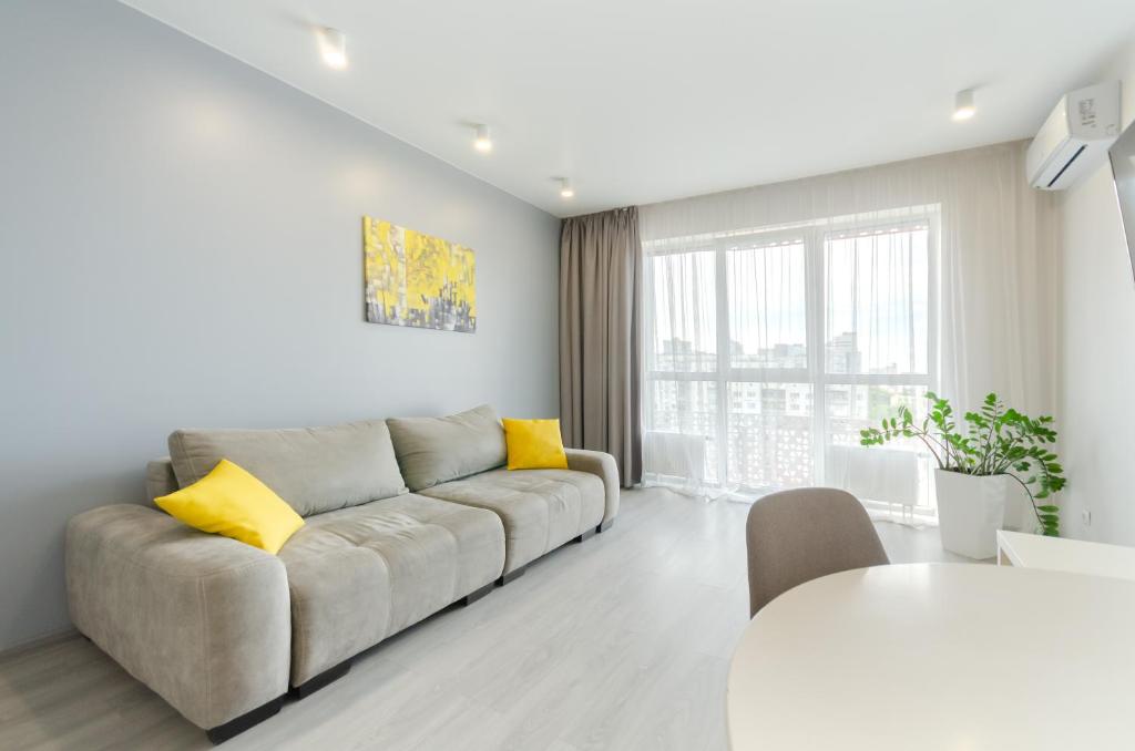 Petrovdom 90-201 in RC Kvartet modern life in Black and White, 16Г Vasyl Lypkivskyi Street, Kyjev