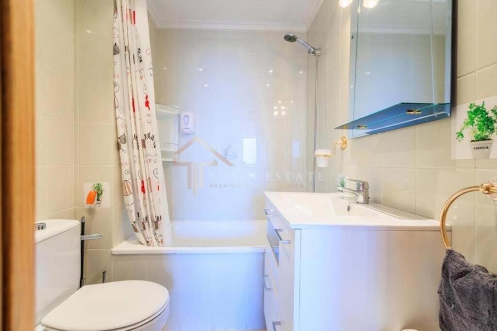 2 BR Beautiful apartment 300m from beach with pool! - 3