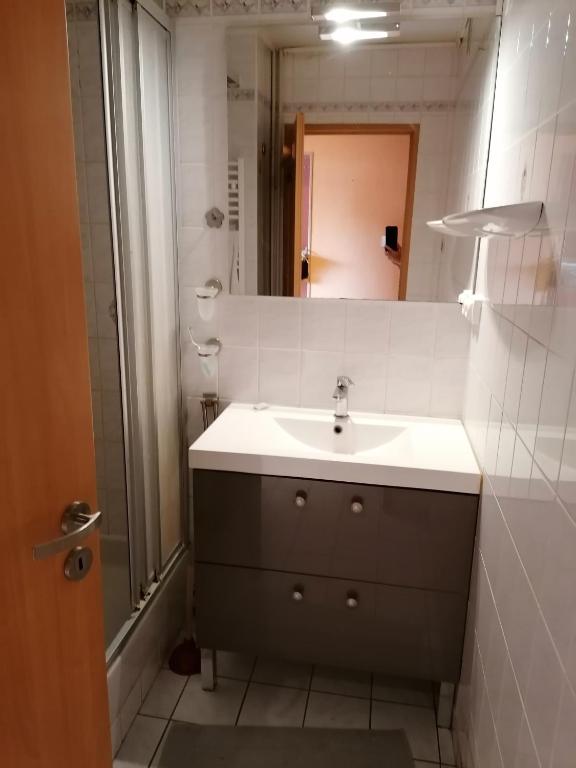 Chambre 4 avec un lit simple - 5