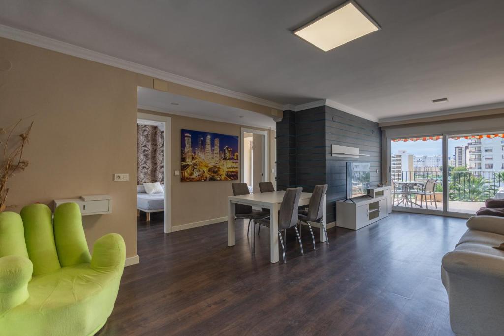 Apartamento con piscina y zonas comunes - 4