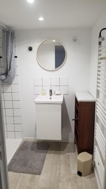 STUDIO indépendant, proche hôpitaux Est - 4