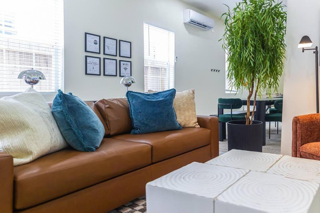 Houston Hideaway with King Bed, Games, Prime Location, Houston