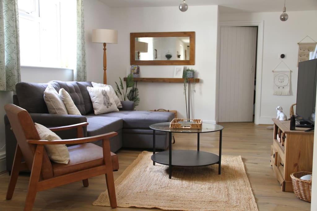 Owl Cottage - Cosy Cotswolds Stone Escape, Dog Friendly, Wyck Rissington